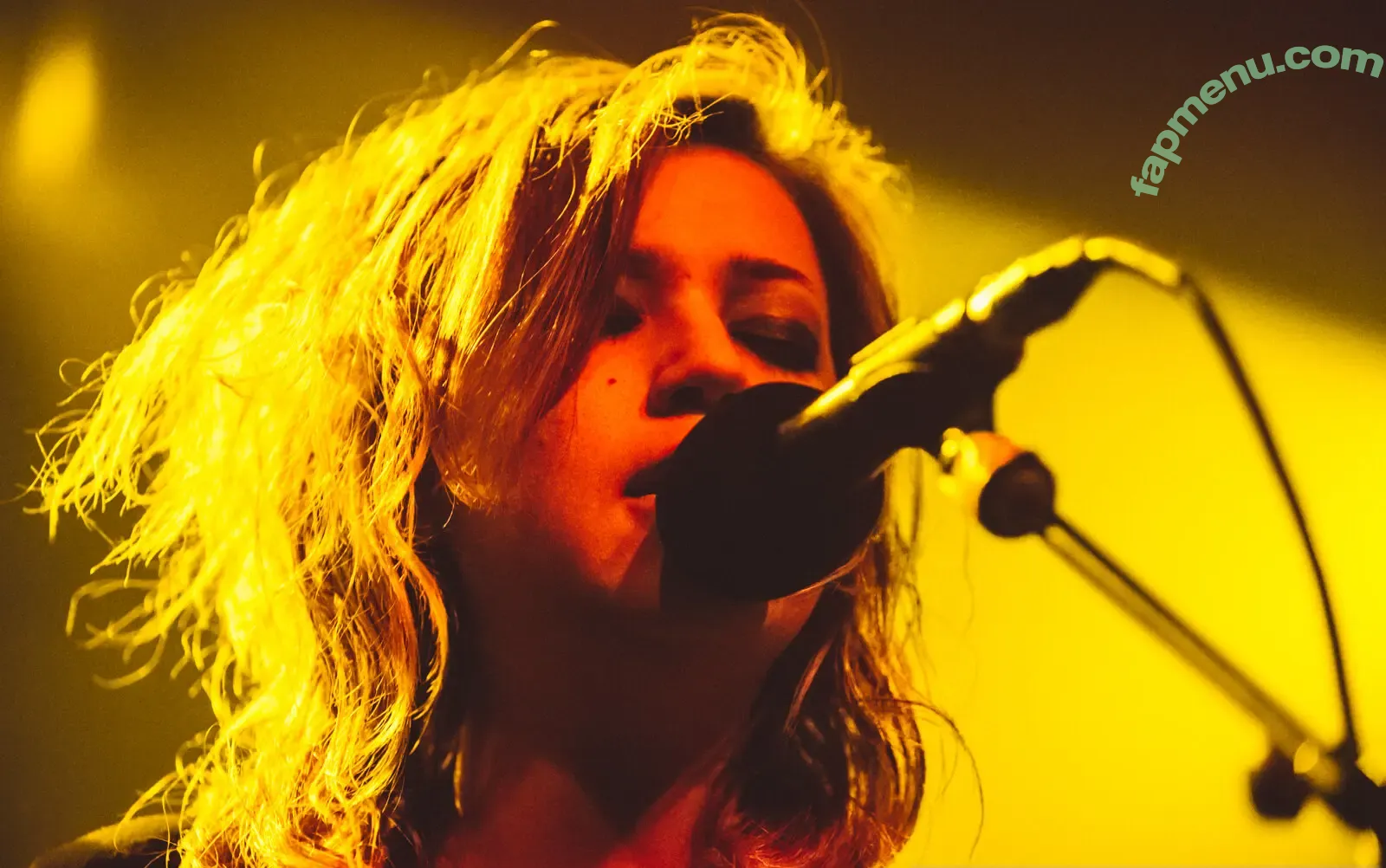 Wolf Alice nude photo #0007 (Wolf Alice)
