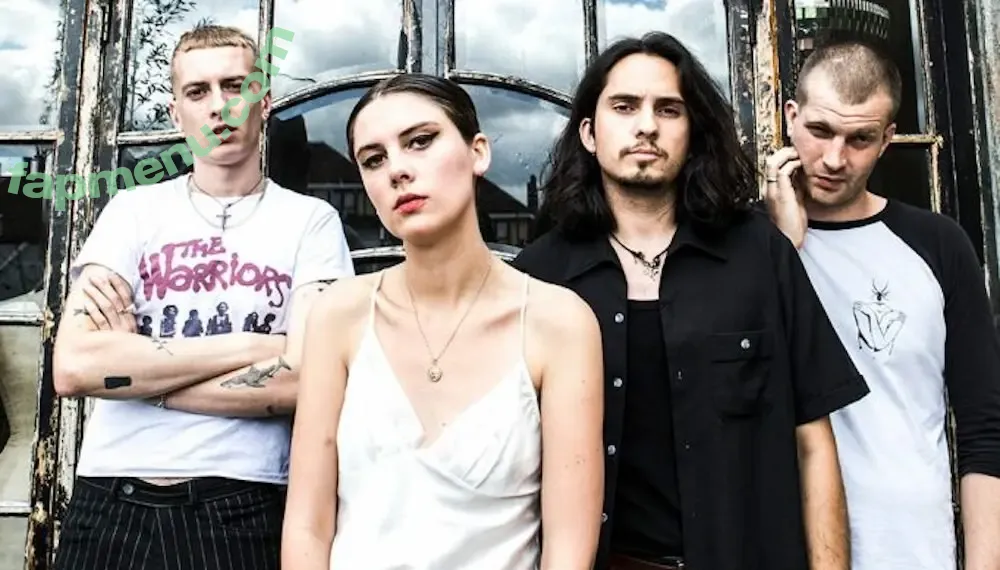 Wolf Alice nude photo #0022 (Wolf Alice)