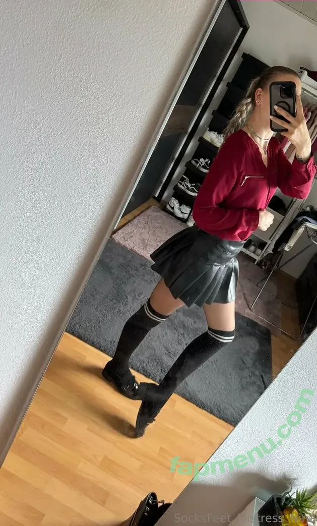 xmissninax nude photo #0005 (xmissninax)