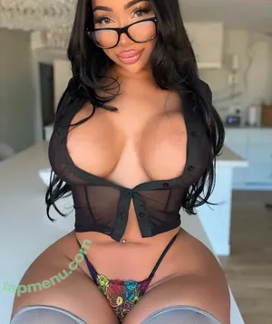 xo.braziliana / xo.samayaa nude photo #0012