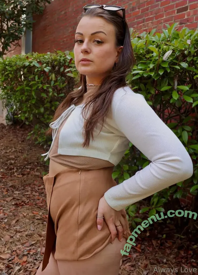 xoxoqueenquinnxoxo nude photo #0003 (quin_xo_.xo)