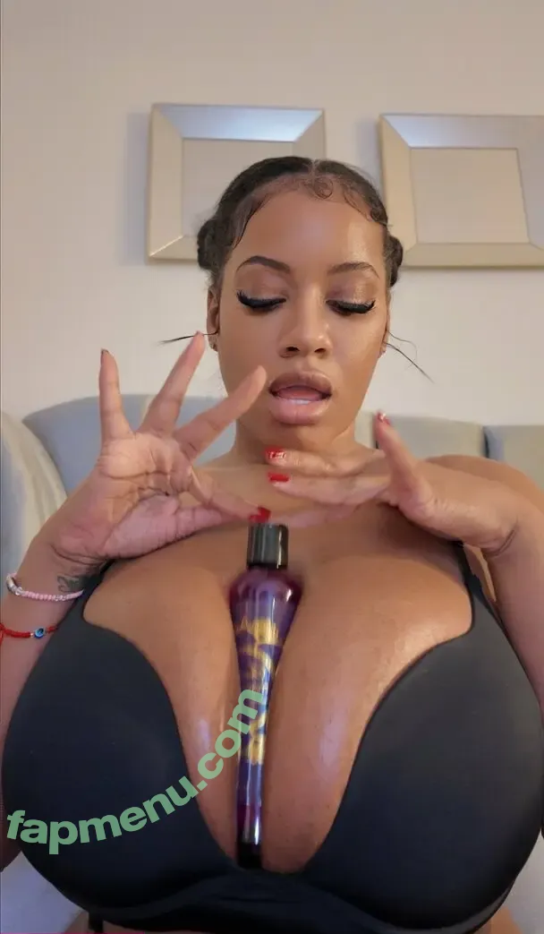yanithebodyvip nude photo #0010 (yani.the.body)