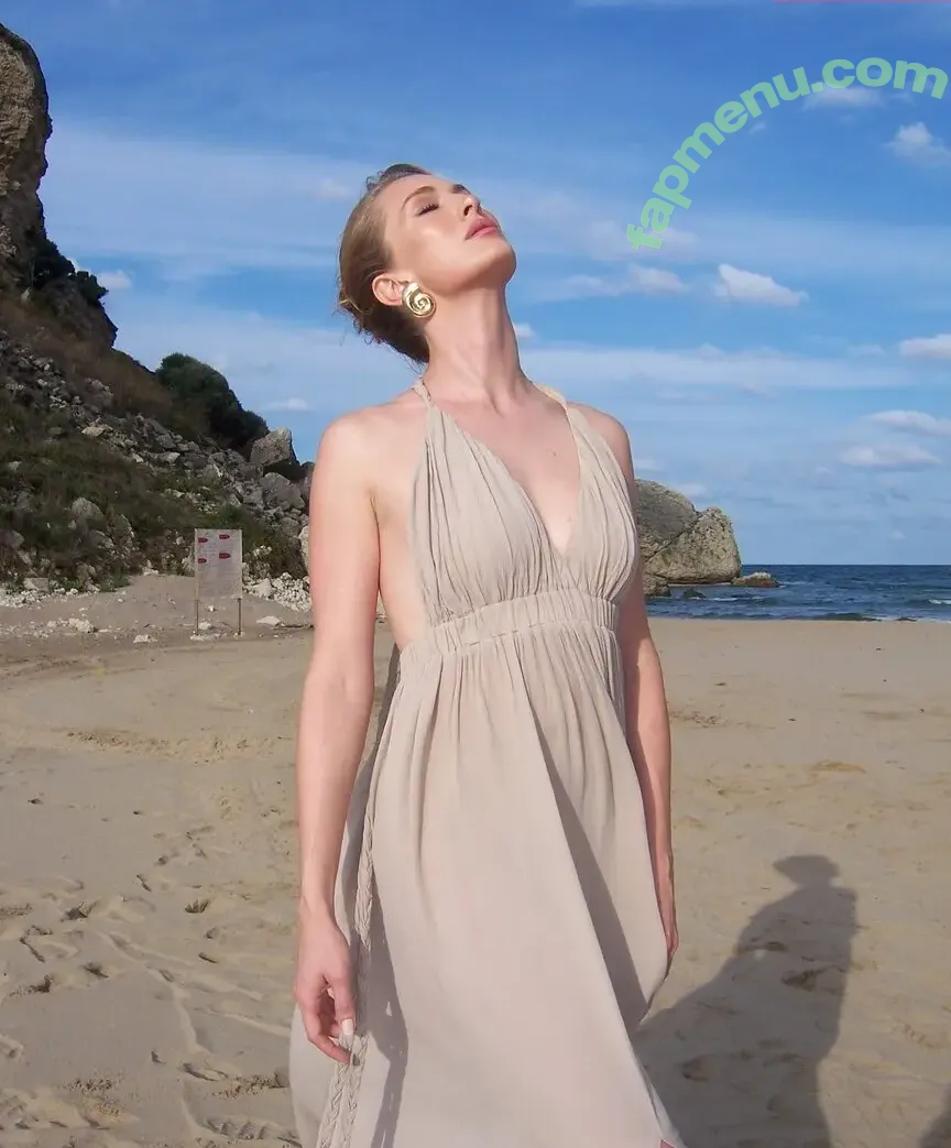 Yasemin Kay Allen nude photo #0013 (yaseminkayallen)