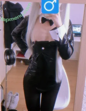 Yclawz nude photo #0007