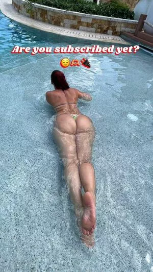 Yesjulz nude photo #0041