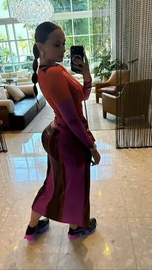 Yesjulz nude photo #0047