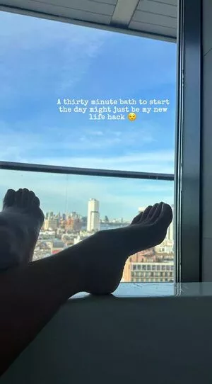 Yesjulz nude photo #0049