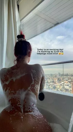 Yesjulz nude photo #0050