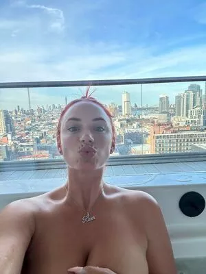 Yesjulz nude photo #0054