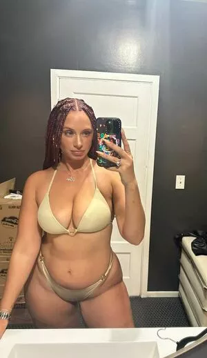 Yesjulz nude photo #0083