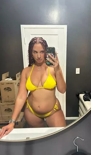 Yesjulz nude photo #0084