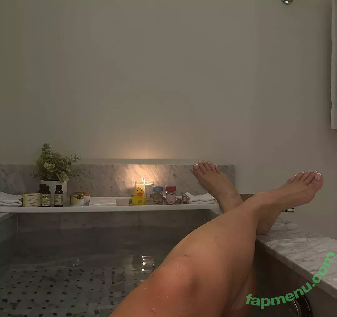 Yesjulz nude photo #0034 (Yesjulz)
