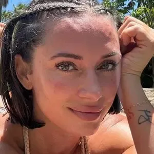 Yesjulz nude photo #0004