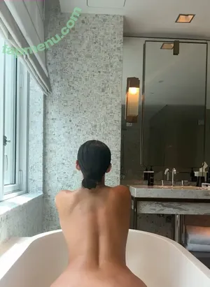 Yesjulz nude photo #0008