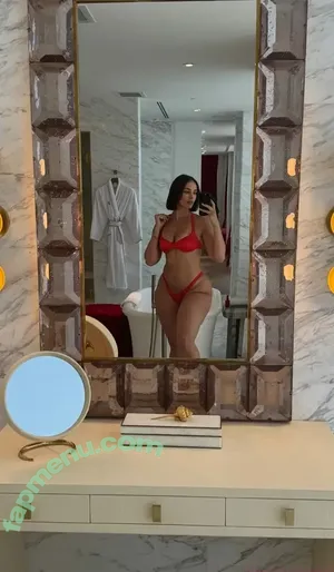 Yesjulz nude photo #0004