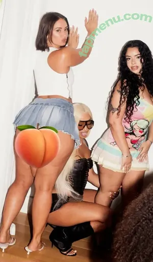Yesjulz nude photo #0030
