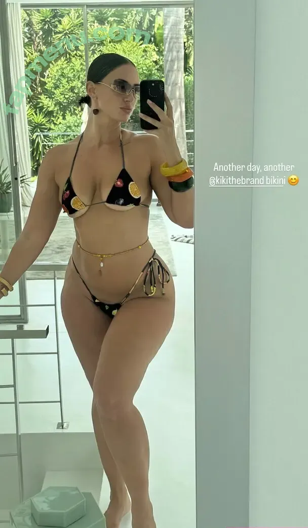 Yesjulz nude photo #0016 (Yesjulz)