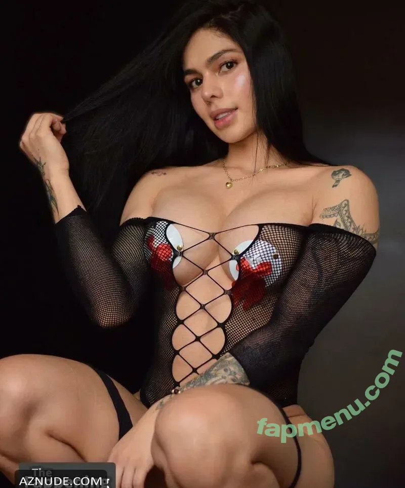 yinethmedina nude photo #0001 (yinethmedina)