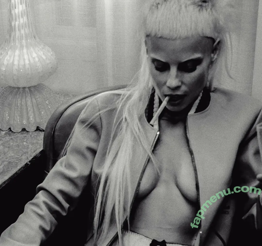 Yolandi Visser nude photo #0089 (Yo-landi Vi$$er / zefside.represent)