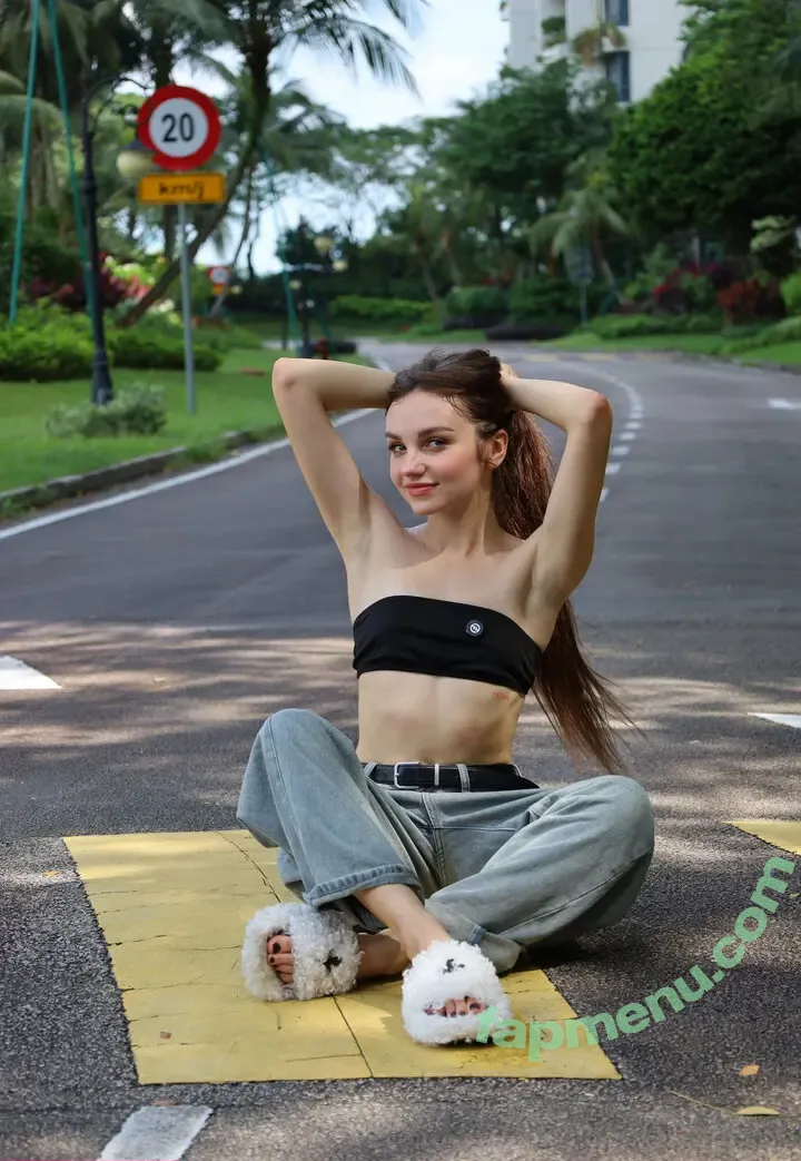 youngy.lizzy nude photo #0322 (Lizzy Youngy / lizz_youngy)