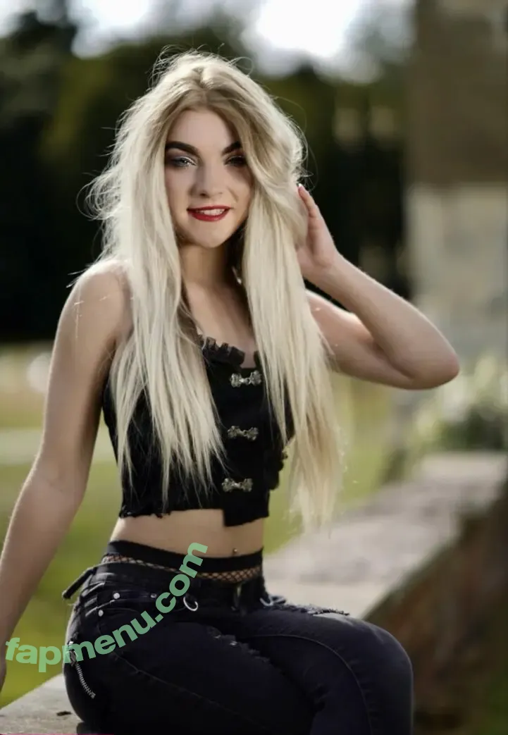 Your Dream Girlfriend nude photo #0014 (Caira / Caira.x / yourinternetgirlfriendxx)