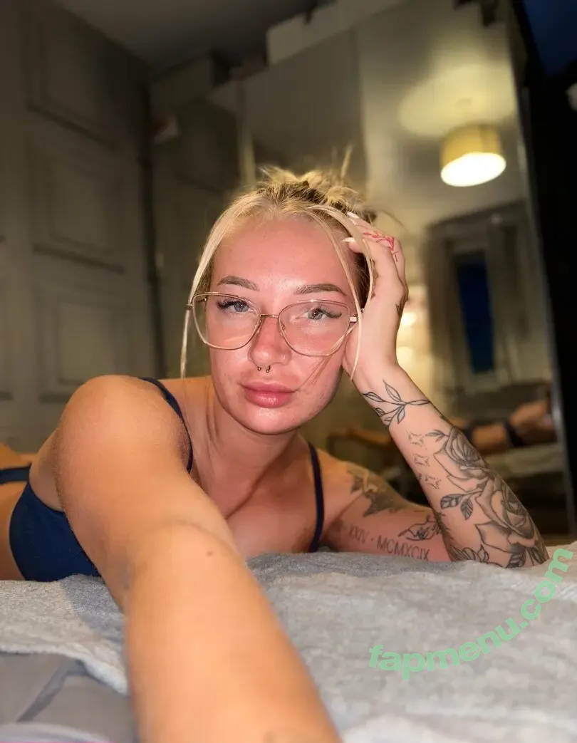 yourgirlfriendcourtney nude photo #0022 (yourgirlfriendcourtney)