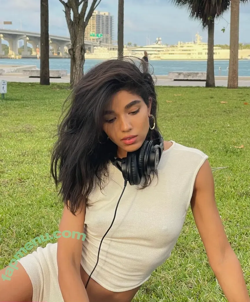 Yovanna Ventura nude photo #0933 (Yoventura / whoisyoventura)