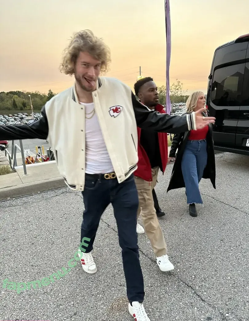 yunggravy nude photo #0004 (yunggravy)