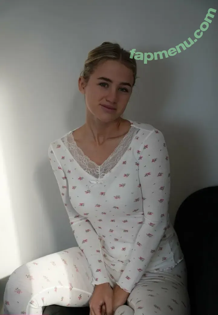 Yurtgirlsophie nude photo #0064 (Yurtgirlsophie)