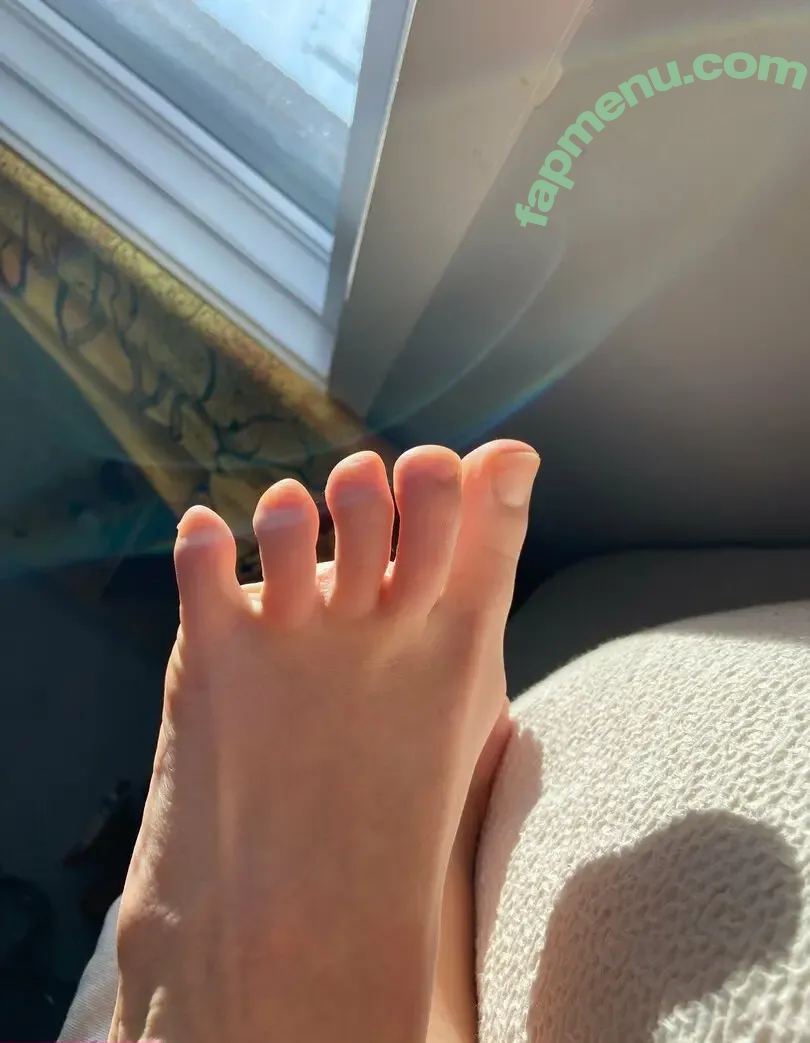 yvibelly nude photo #0011 (ivysbelly)