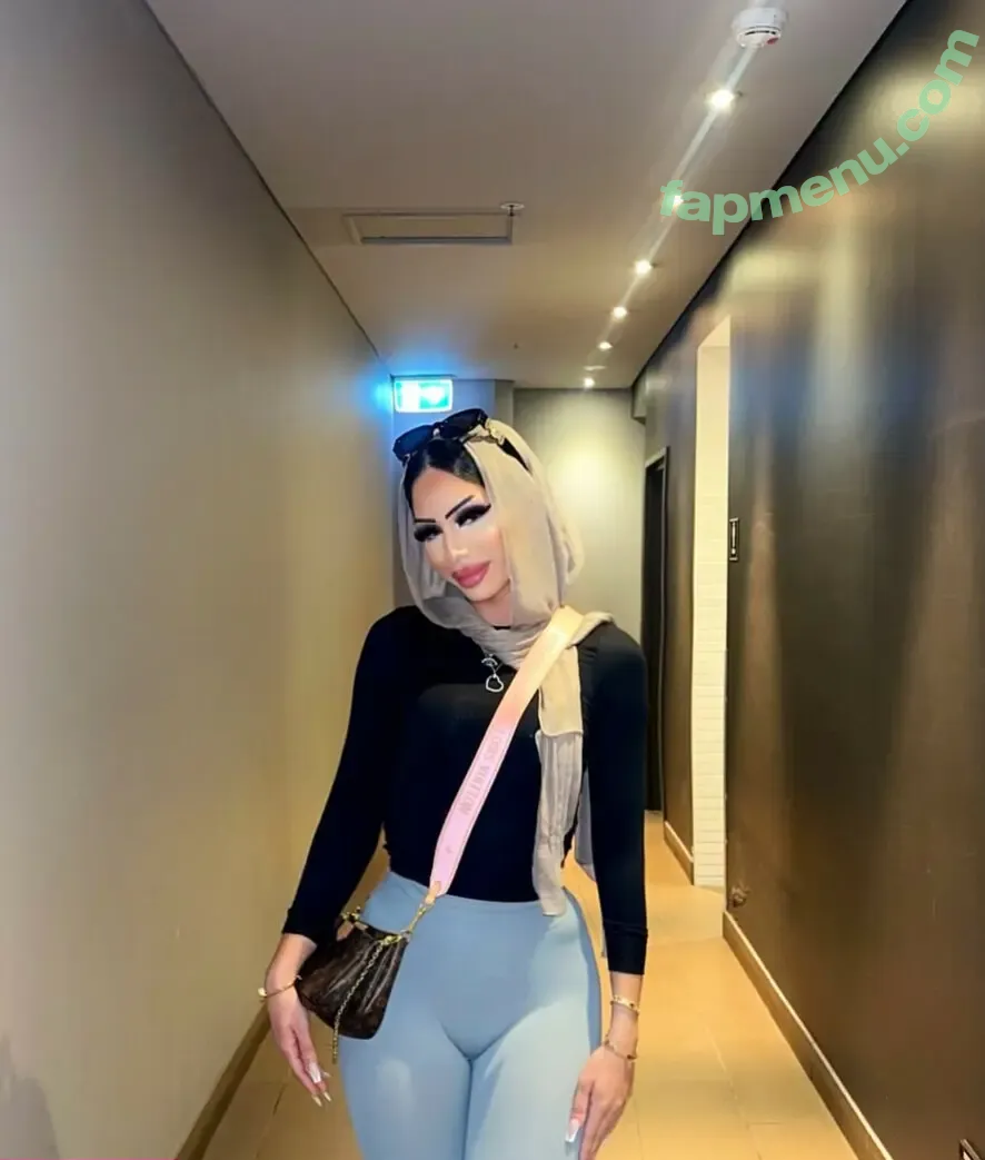 Zainab Sara nude photo #0002 (Zainab Sara)