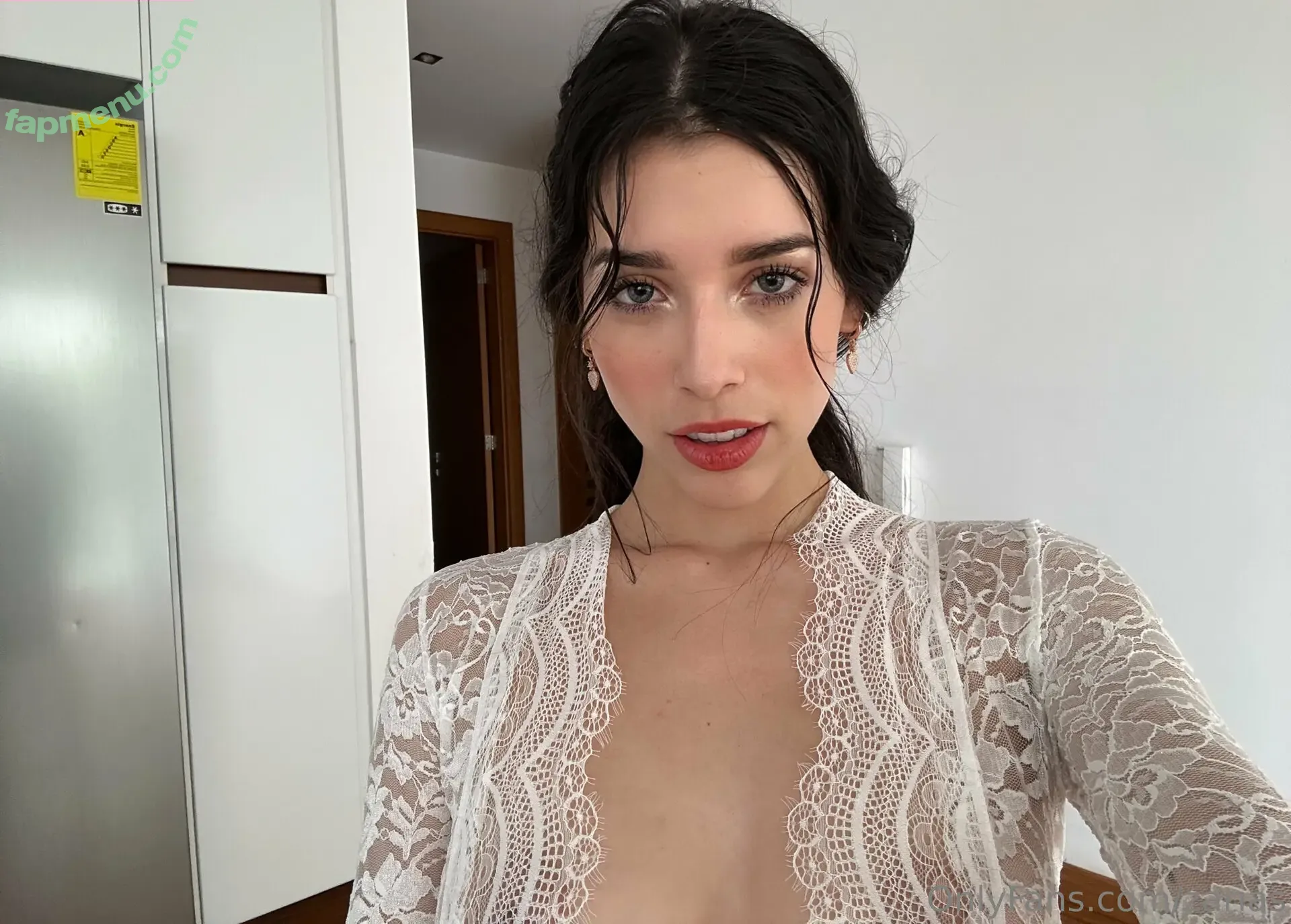 Zarias nude photo #0312 (housewheyfu / ofzarias)