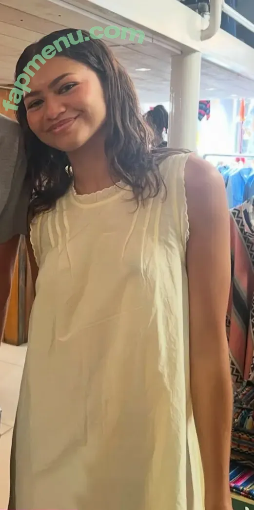 Zendaya nude photo #0087 (zayarose11)