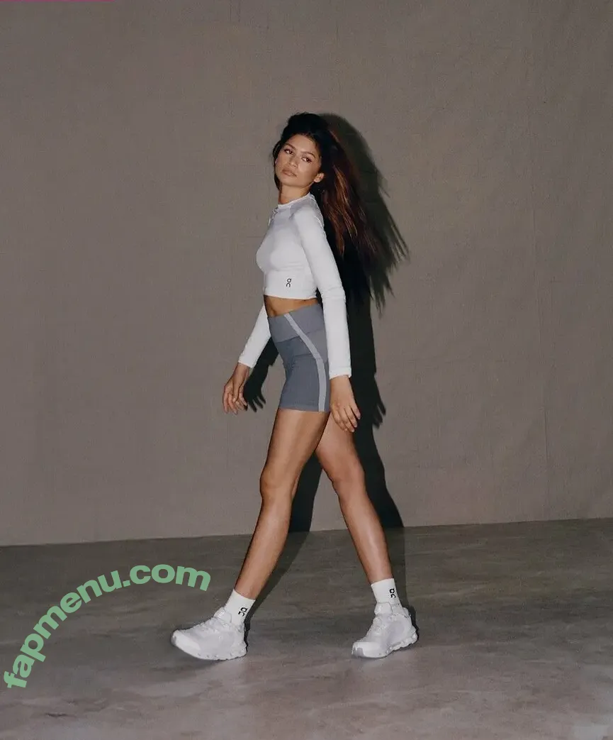 Zendaya nude photo #0116 (zayarose11)