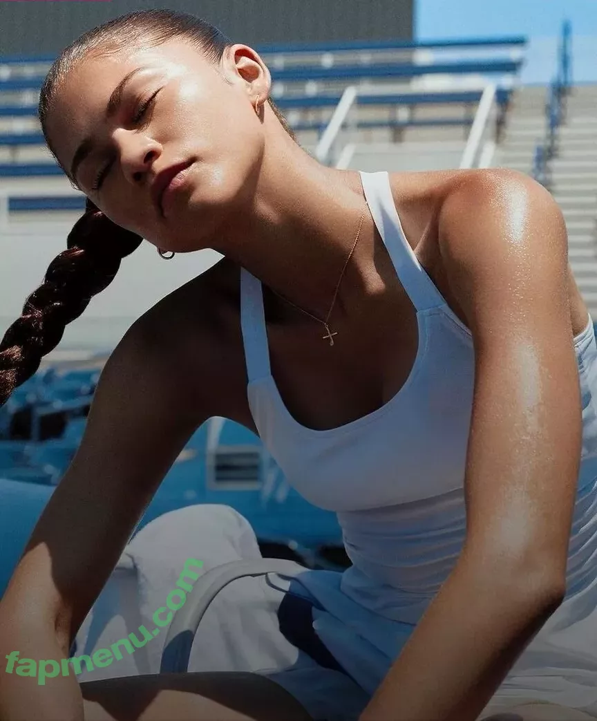 Zendaya nude photo #3000 (linda.voilet)