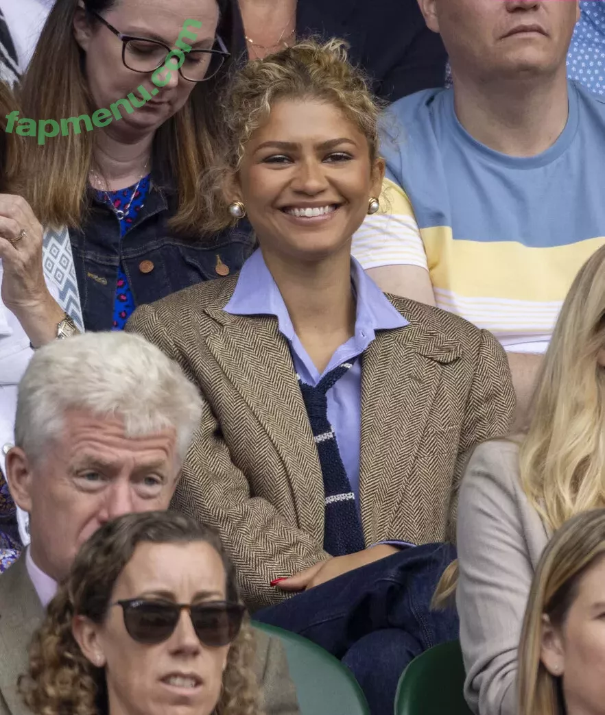 Zendaya nude photo #3084 (linda.voilet)