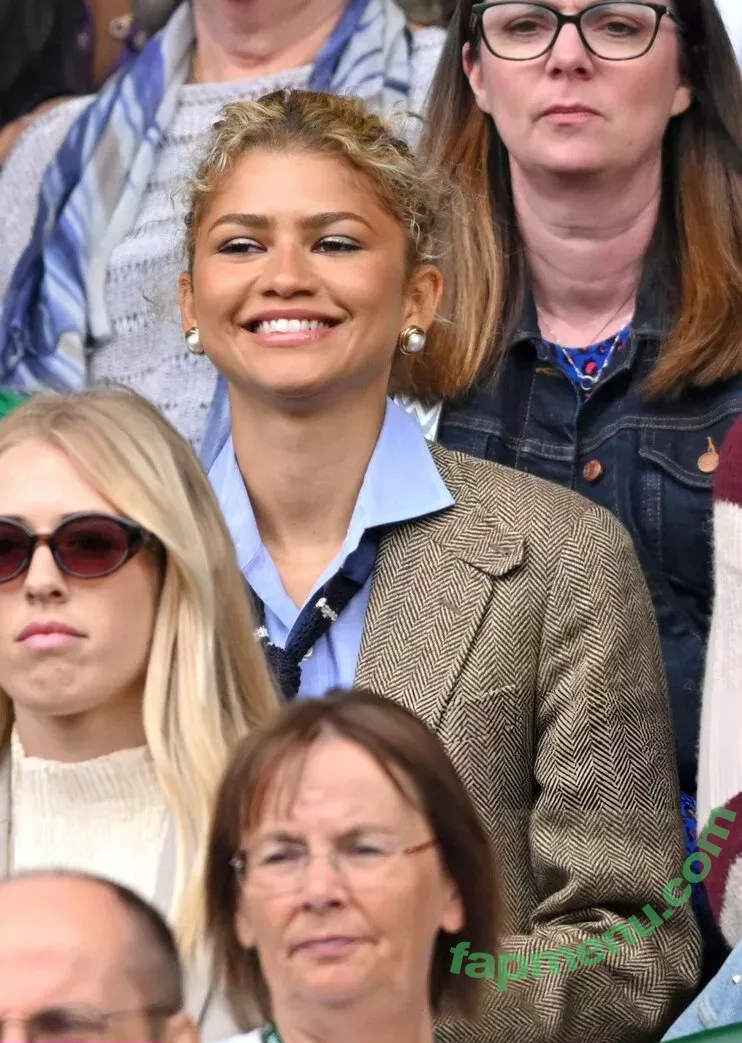 Zendaya nude photo #3096 (linda.voilet)