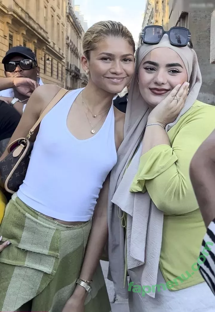 Zendaya nude photo #3104 (linda.voilet)