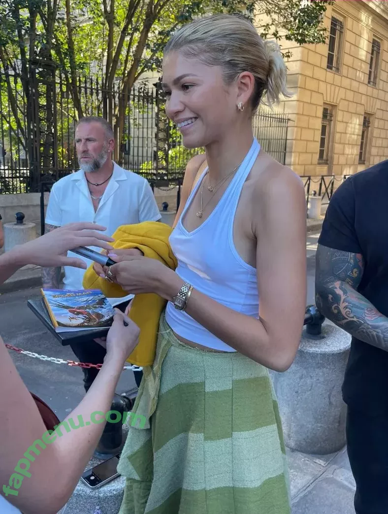 Zendaya nude photo #3110 (linda.voilet)