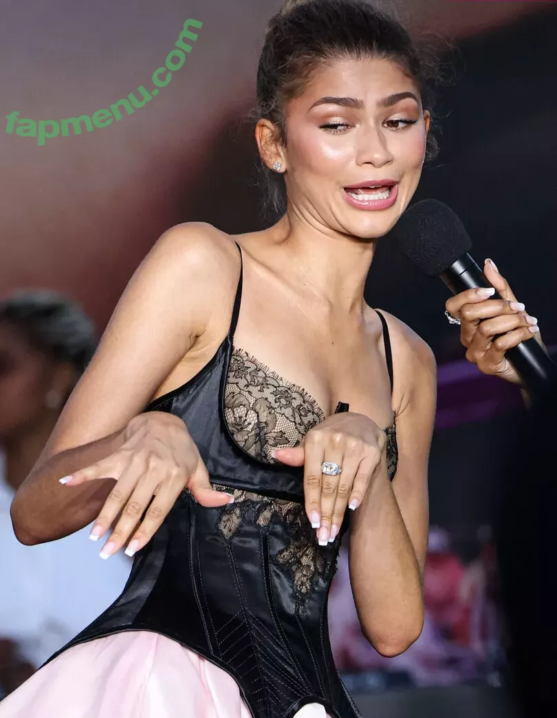 Zendaya nude photo #3115 (linda.voilet)