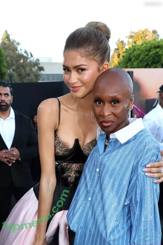 Zendaya nude photo #3116 (linda.voilet)