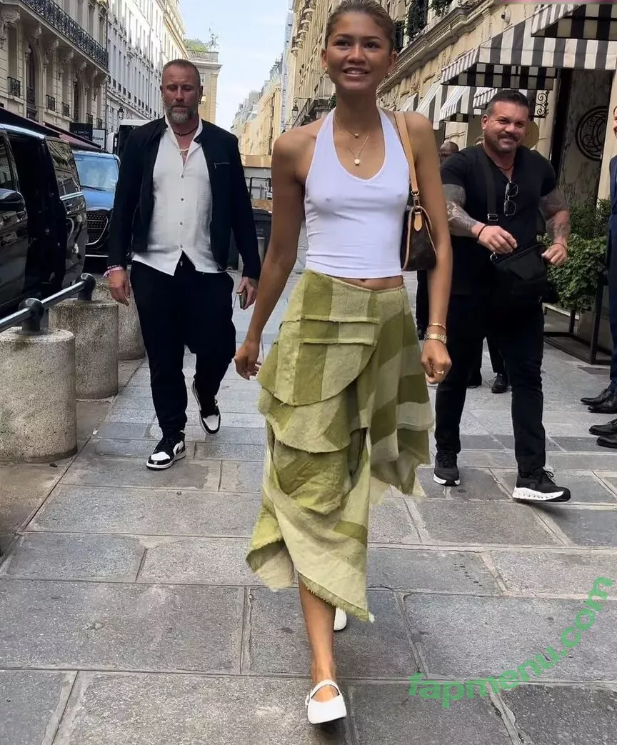 Zendaya nude photo #3138 (linda.voilet)