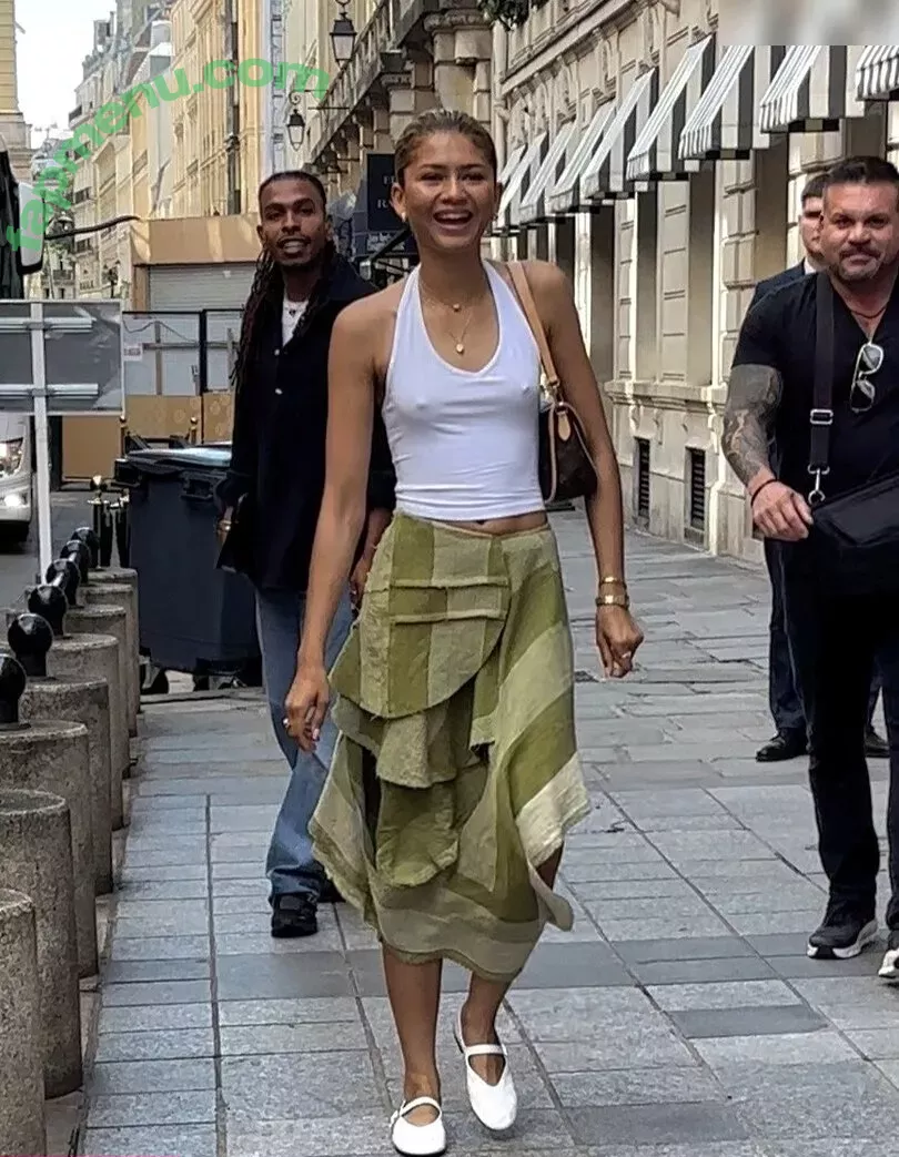 Zendaya nude photo #3146 (linda.voilet)
