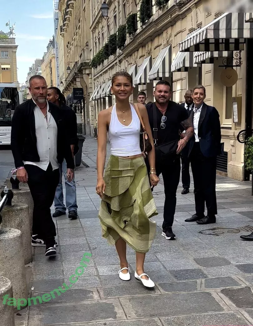 Zendaya nude photo #3148 (linda.voilet)