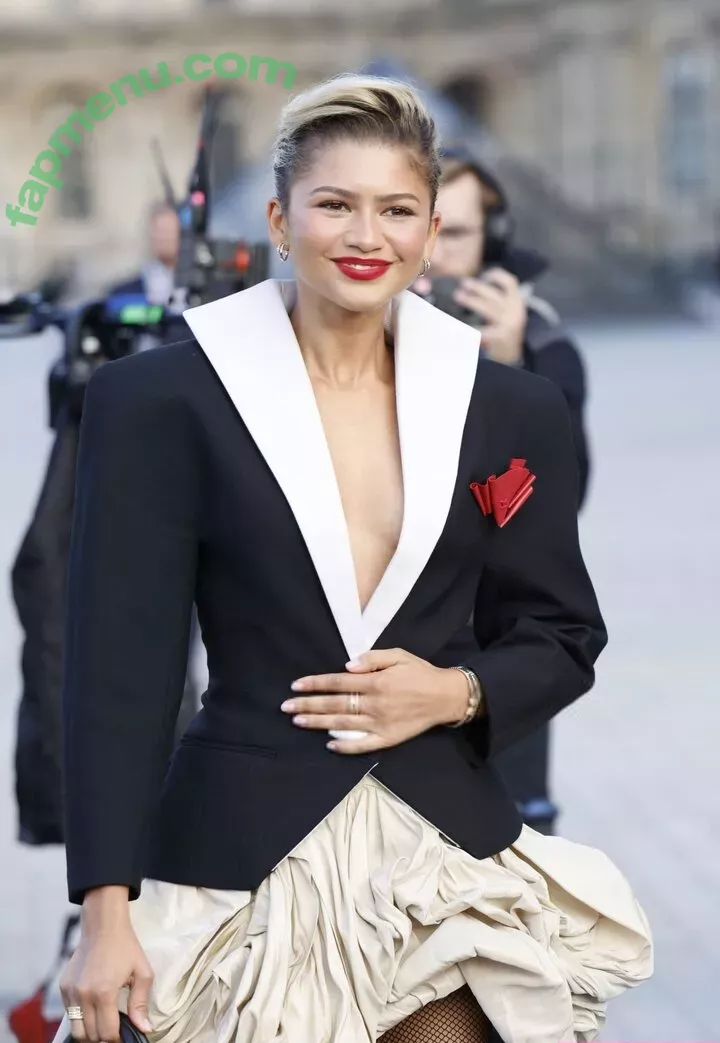 Zendaya nude photo #3337 (linda.voilet)