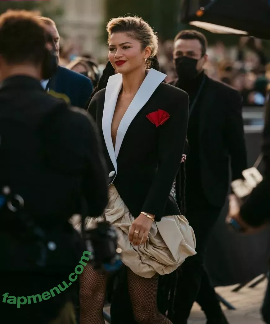 Zendaya nude photo #3341 (linda.voilet)