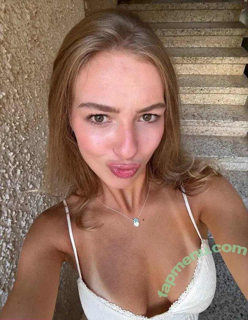 Zlatochkaden nude photo #0014 (Zlatochkaden)