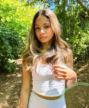 Zoe Manoek / heyitzoej nude photo #0045