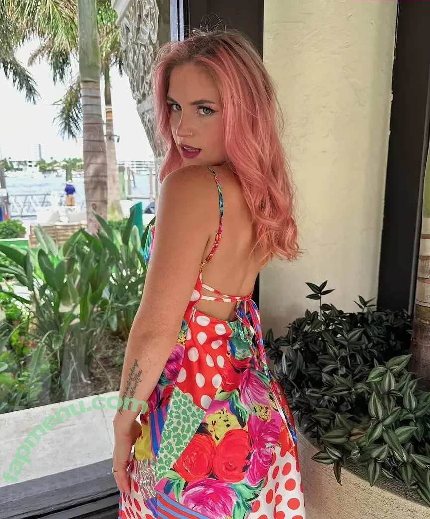 Zoeneli nude photo #0040 (zoenelis)