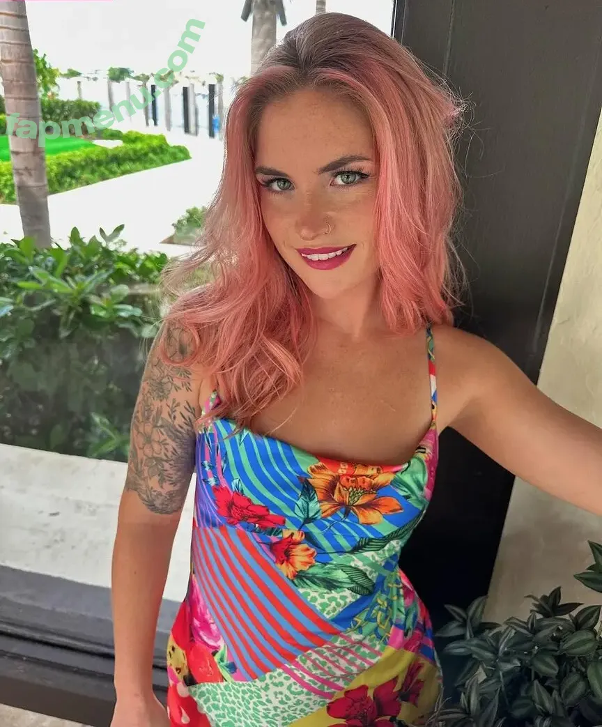 Zoeneli nude photo #0043 (zoenelis)